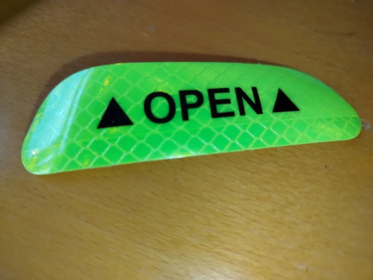 Наклейка на двері автомобіля світловідбиваюча салатна 4