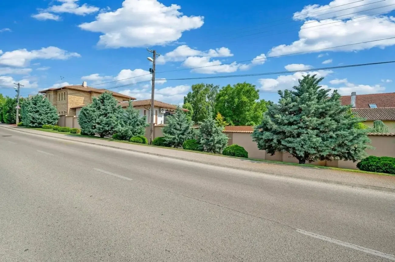 Продаж Розкішного Двохповерхового Будинку біля м. Дьйор (Угорщина) 2