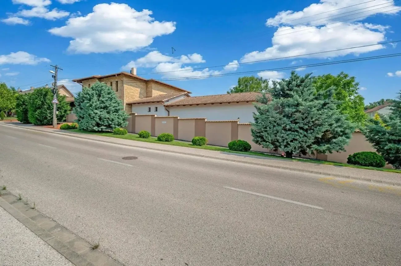 Продаж Розкішного Двохповерхового Будинку біля м. Дьйор (Угорщина) 3