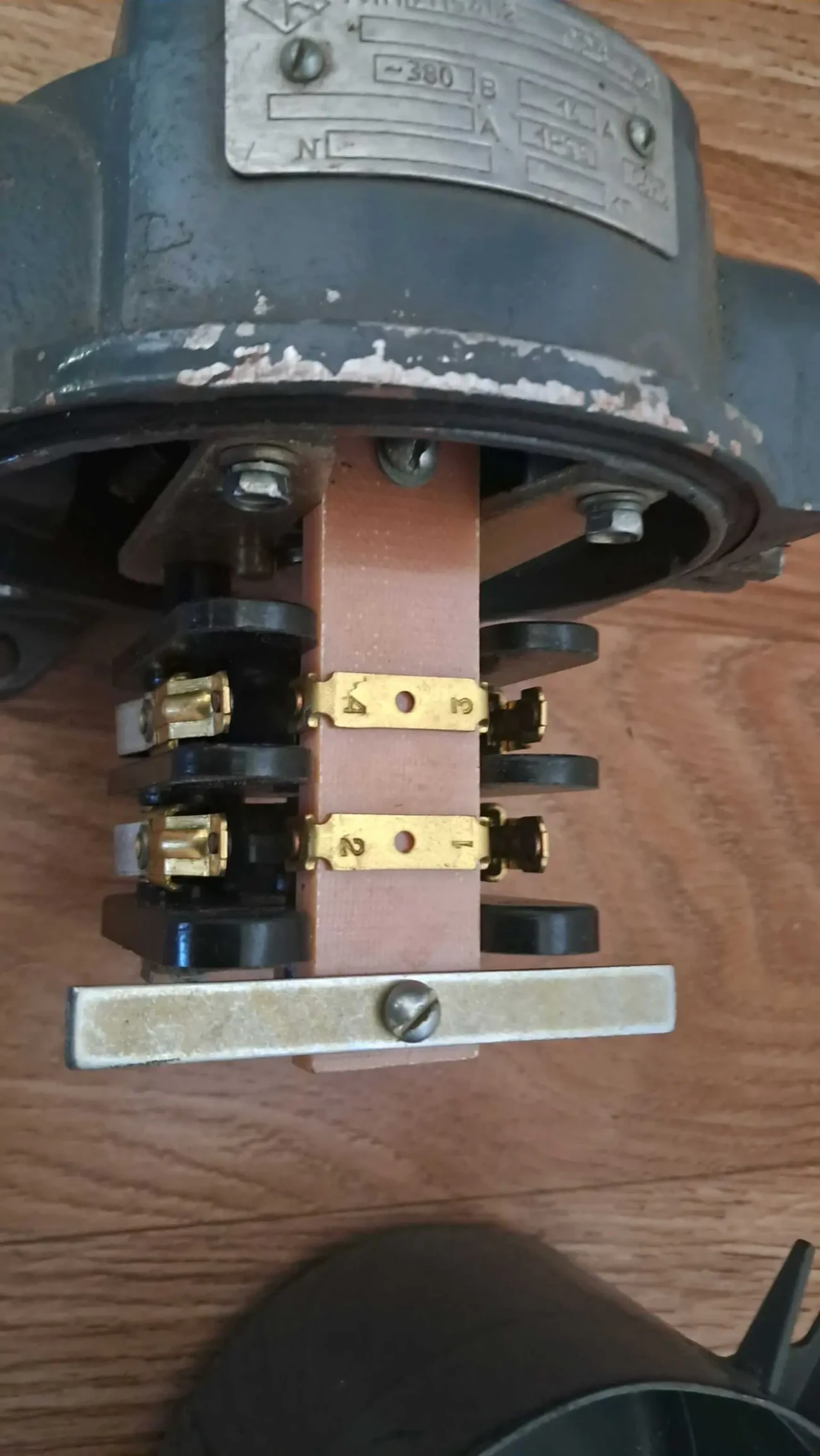 Универсальный переключатель УП5402-С28 У2 380В 16А 3