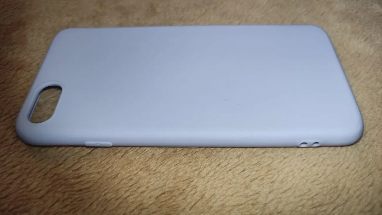 Чехол пурпуровый IPhone 7 8  Se2 Se3 7