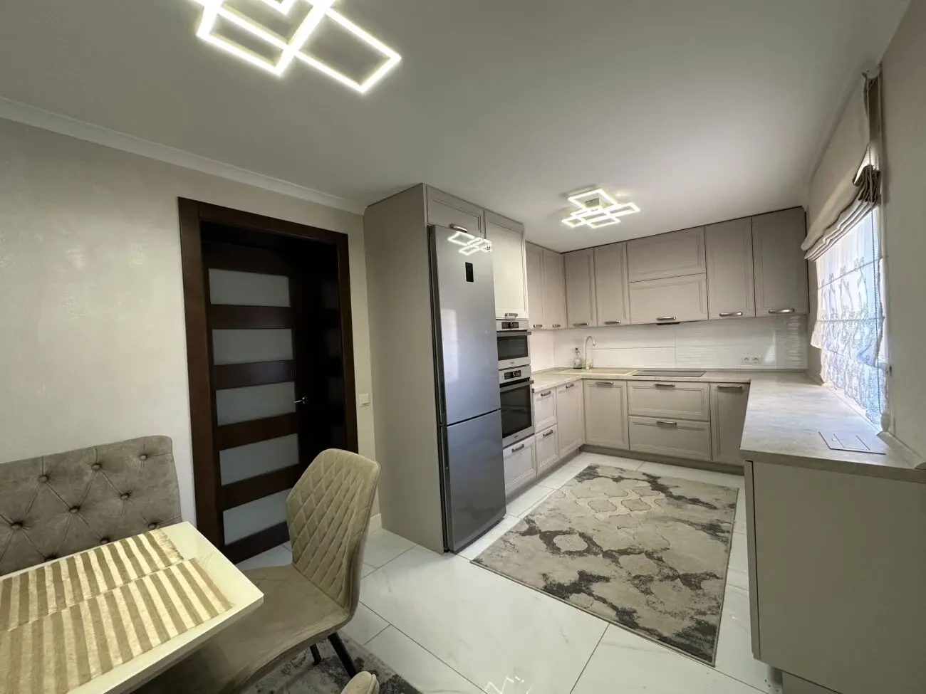 Продається сучасний напів особняк з ремонтом в м.Тисмениця 2