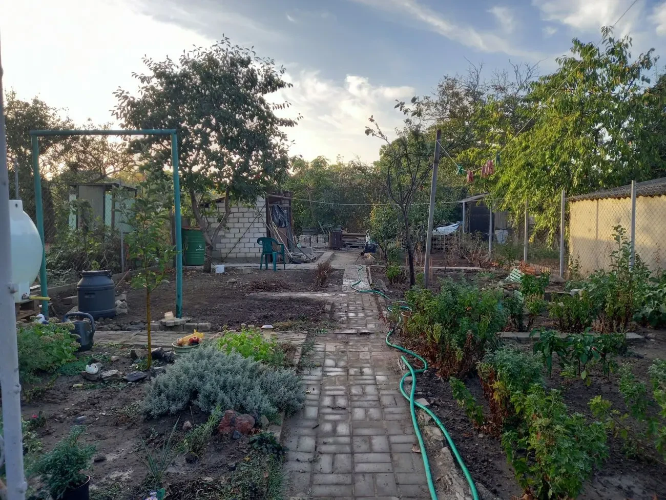 Продаю полдома с отдельным двором 6