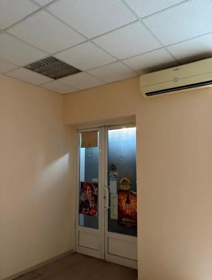 Продам комерційне приміщення 95 м.кв. Горішні Плавні 3