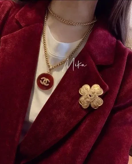 Брошка Chanel 3