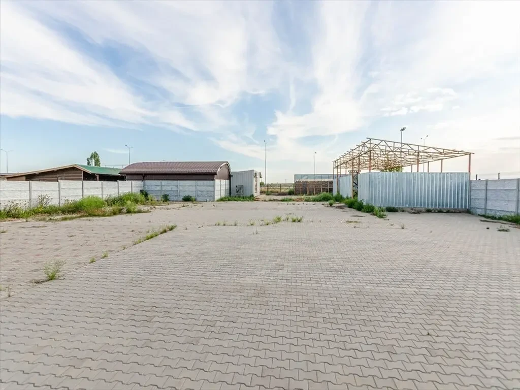 Продаж земельної ділянки - 28 соток, траса Київ-Харків 8