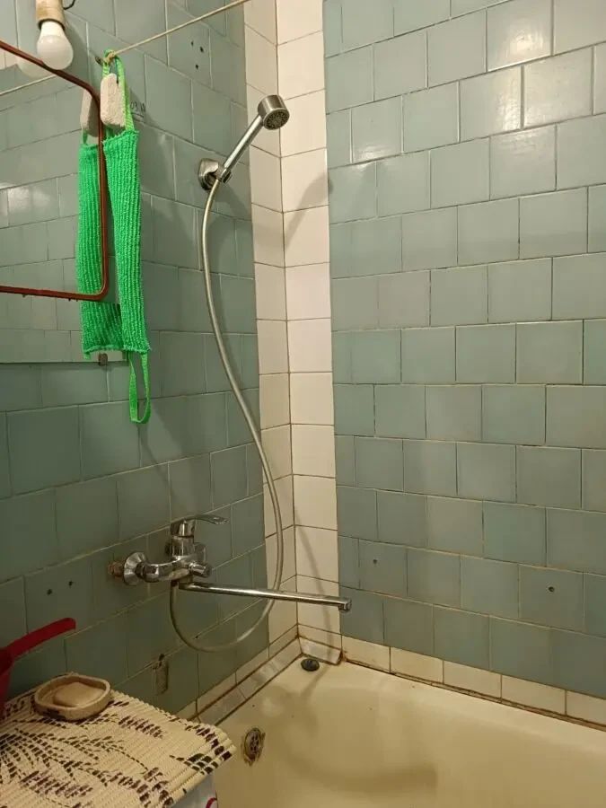 Комната в коммуне на Заболотного 4