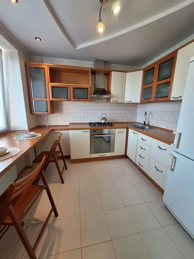 Продаж 2-кім кв, тихий центр, р-н Апельсин. Заходь і живи 2