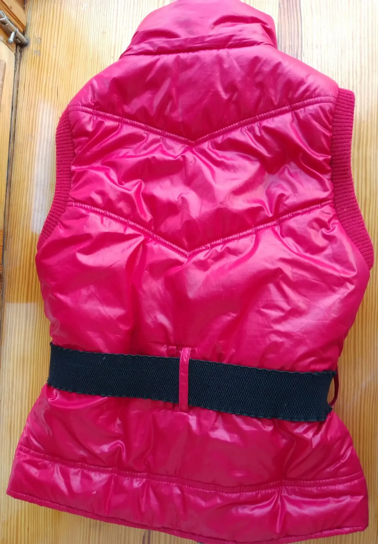 Жилет 10 с красный утепленный курточка, пояс, молния, кнопки, карманы 3