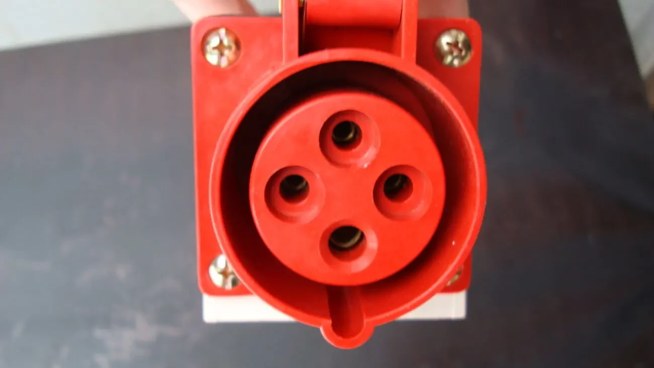 Розетка стационарная ССИ-114 16А  CCB-124 32А 3