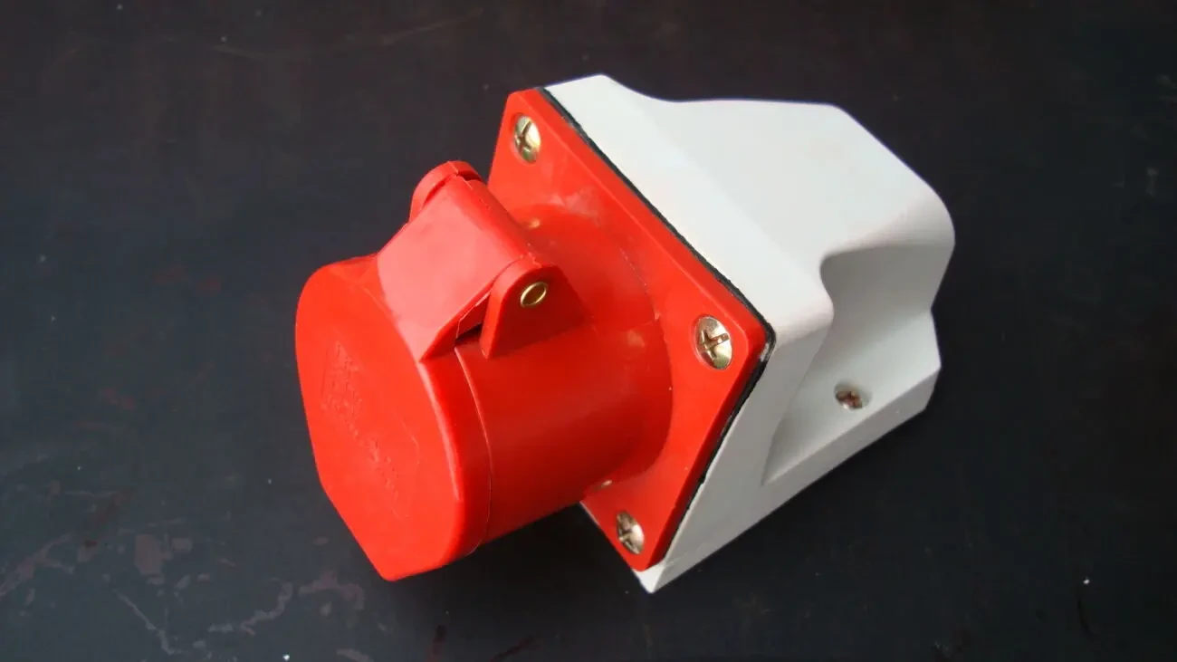 Розетка стационарная ССИ-114 16А  CCB-124 32А