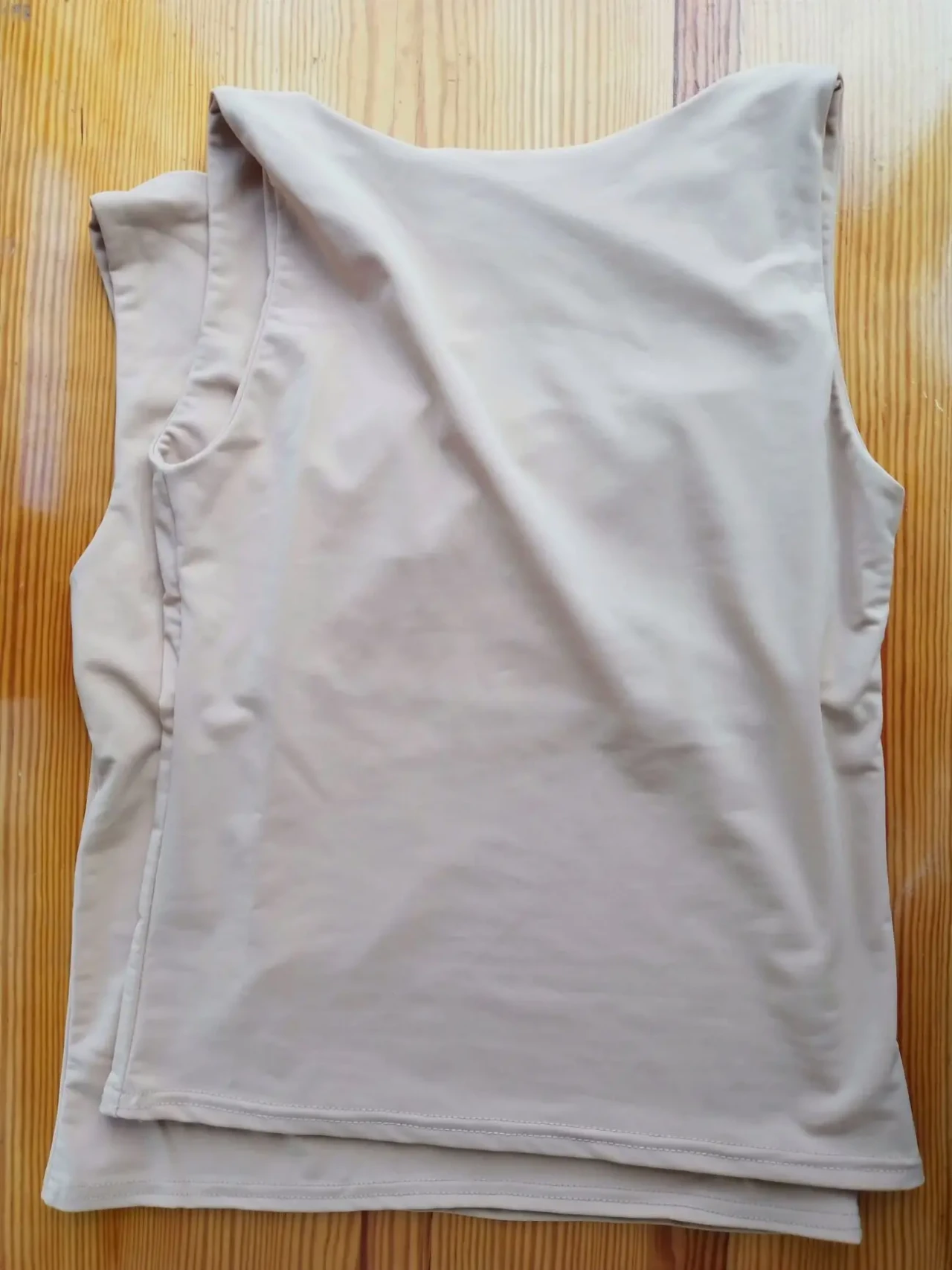 Бежевая майка нюд бельевая нательная с м 10, плотный гладкий трикотаж 2