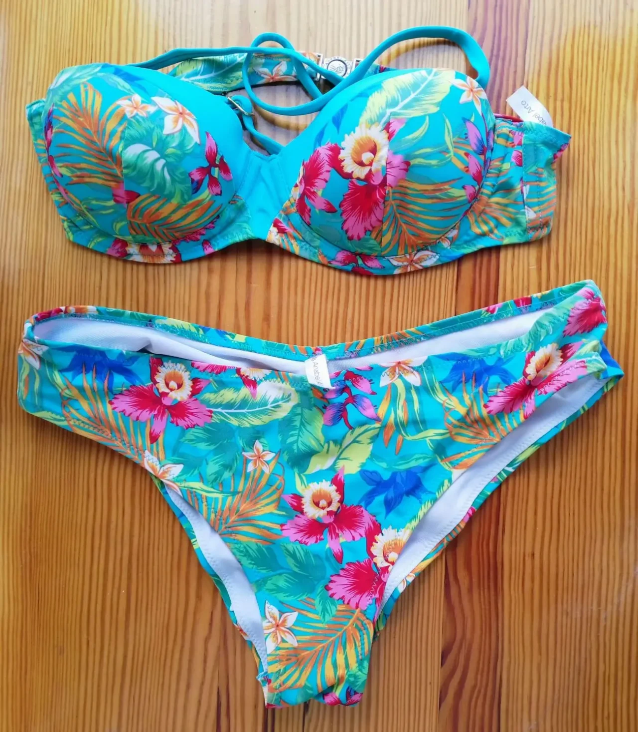 Купальник голубой с цветами бюстгальтер 75 а в, трусики плавки м 12.