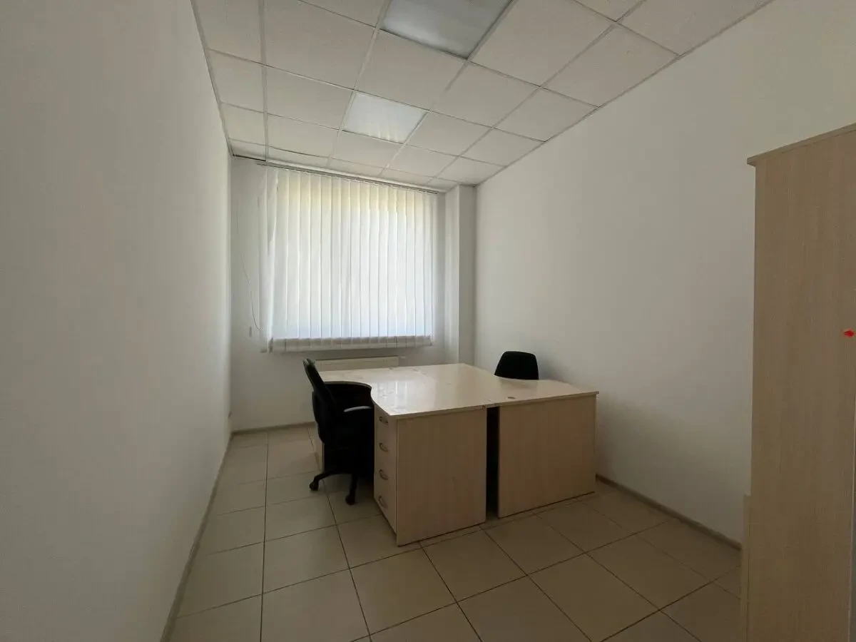 Оренда офісу 15 м2 біля метро  Бориспільська 4