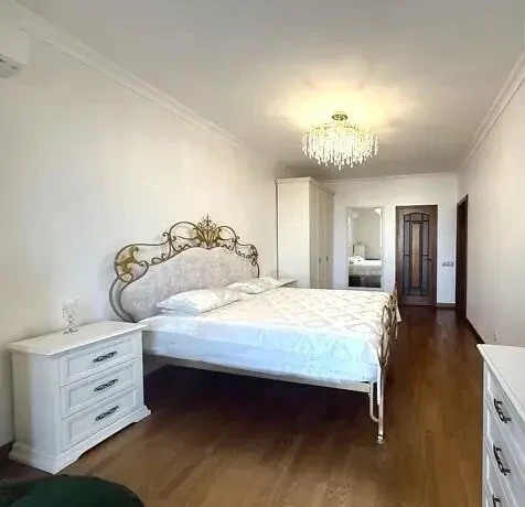 Квартира з краєвидами на Taryan Towers та Новопечерські Липки 3