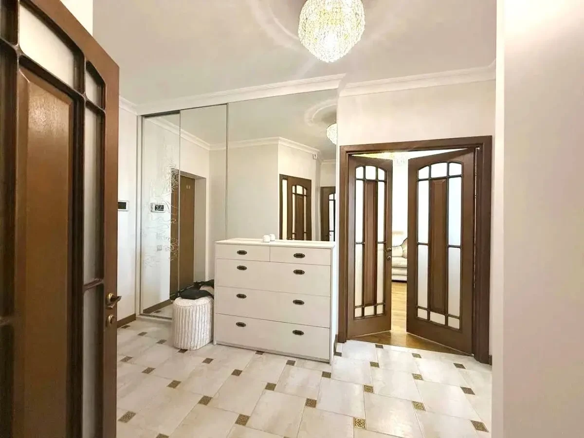 Квартира з краєвидами на Taryan Towers та Новопечерські Липки 4