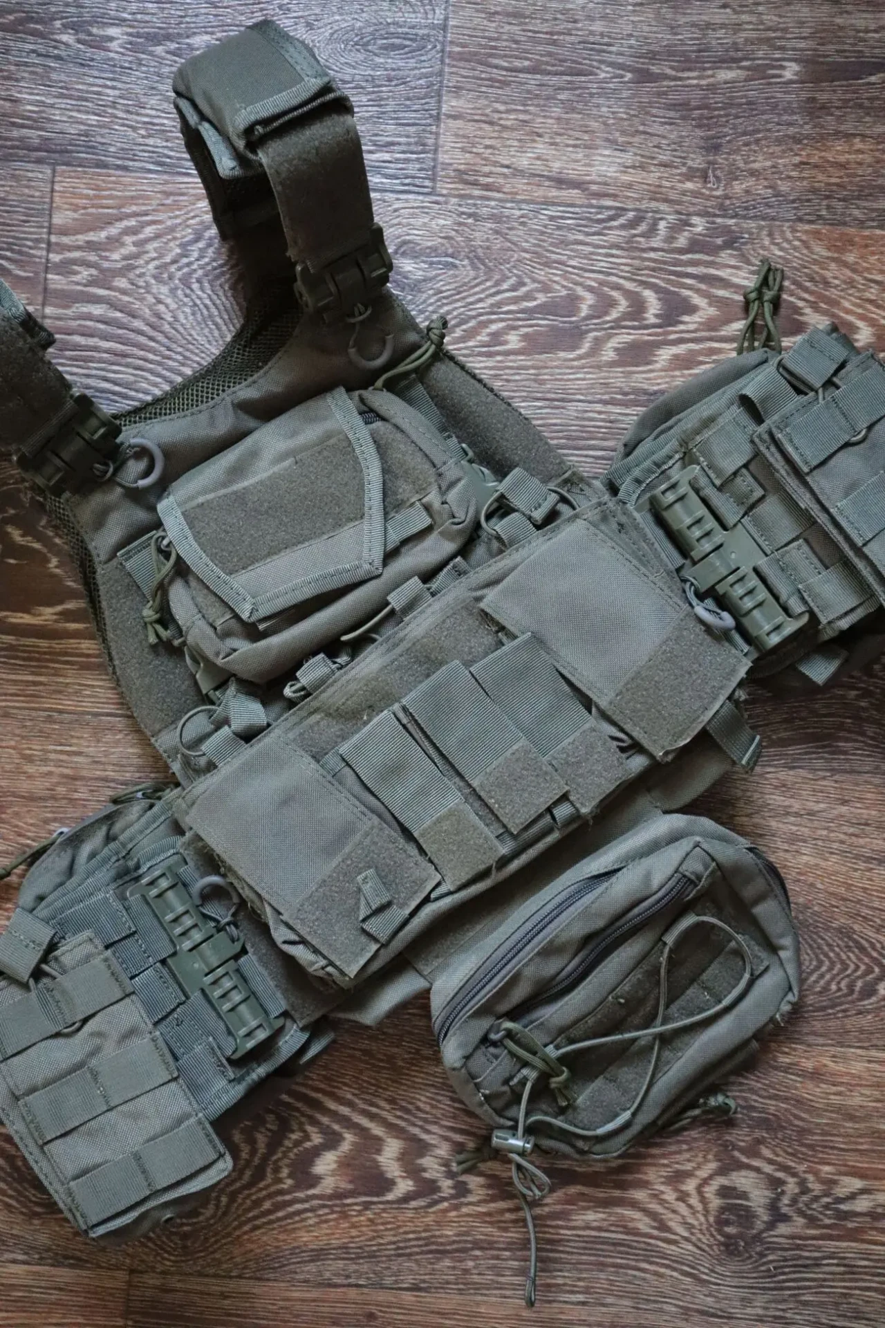 Плитоноска з підсумками (без плит) Ranger Green