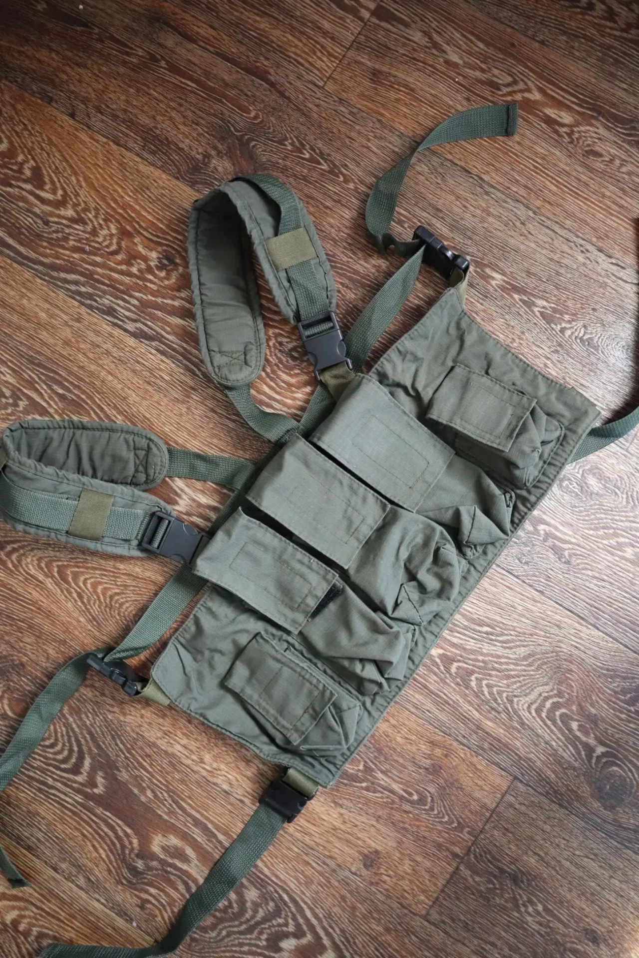 Нагрудник олива