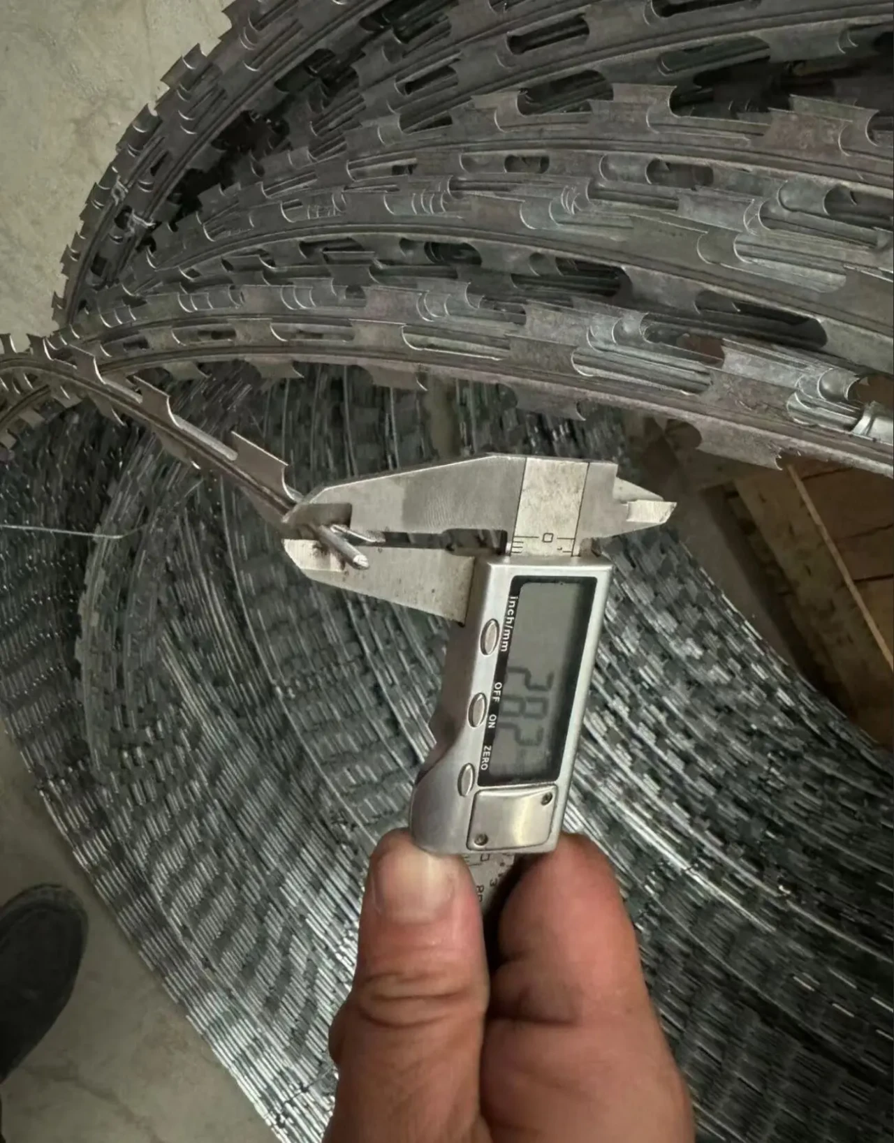 Єгозу 20-30 метрів (спіральний бар'єр безпеки) 1100 мм. Колючий