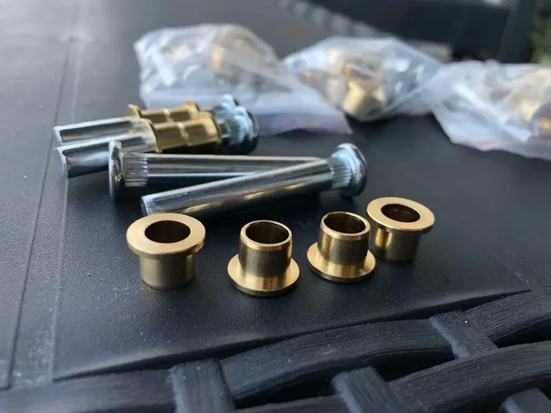 Ремкомплект на одну дверь Рено Логан комплект на петли ремонт 4