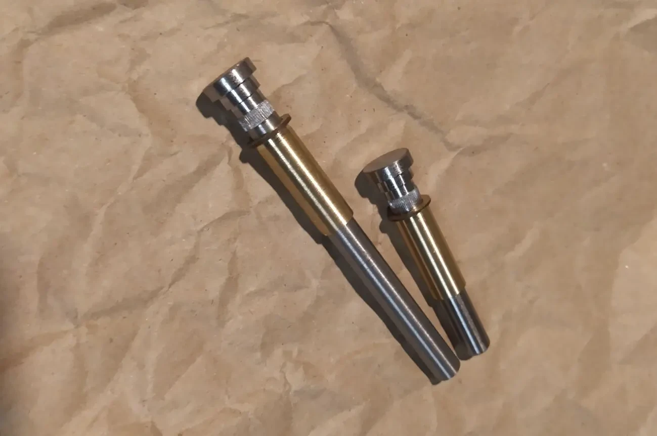 Ремкомплект на одну дверь Рено Логан комплект на петли ремонт 8