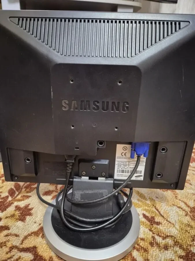 Продам монитор 17 4