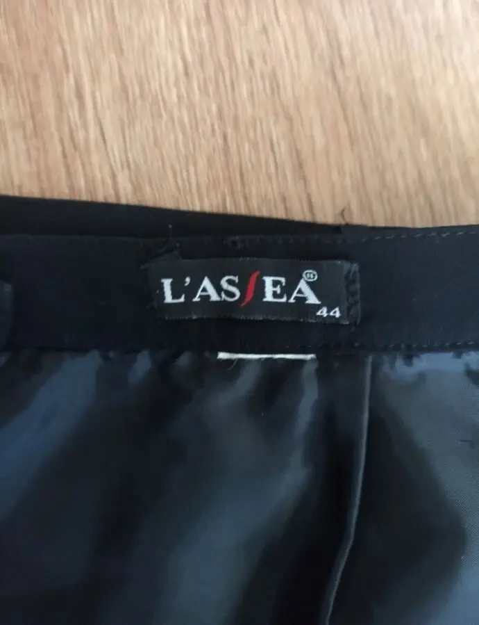 Lasea Красивая женская юбка короткая черная Польша 46-48 10