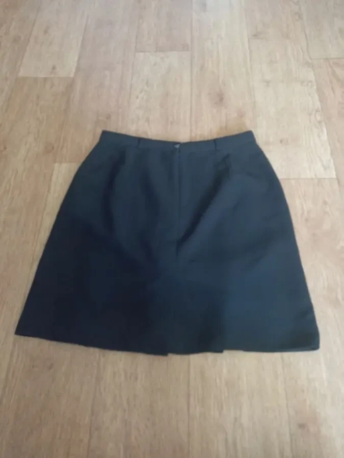 Lasea Красивая женская юбка короткая черная Польша 46-48 2