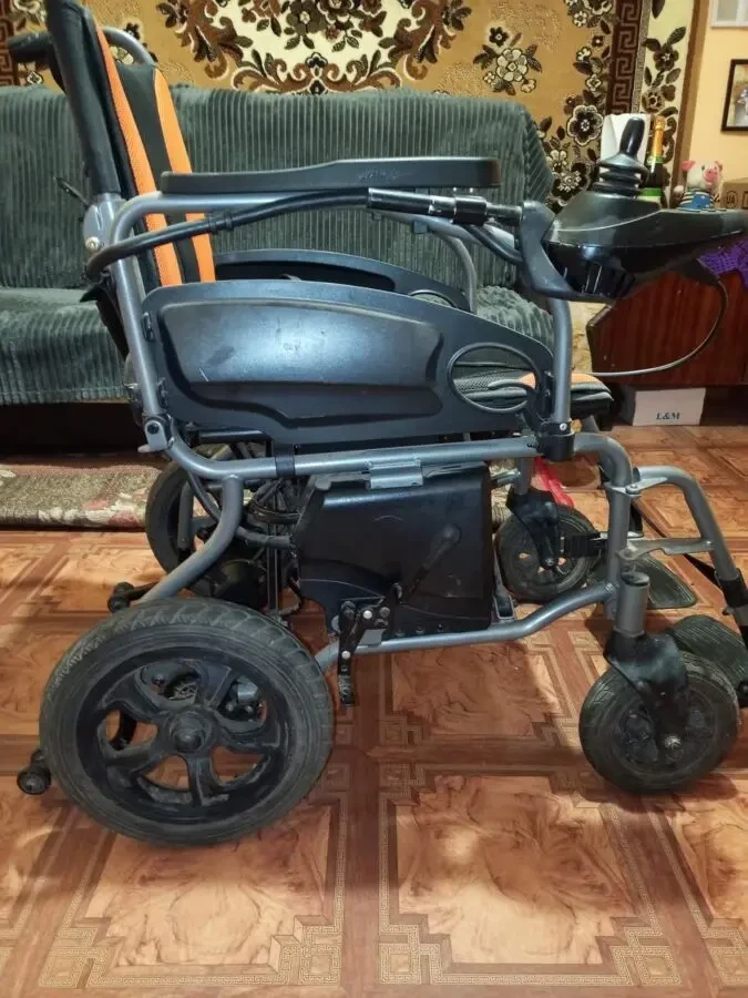 Інвалідна коляска з електроприводом 3