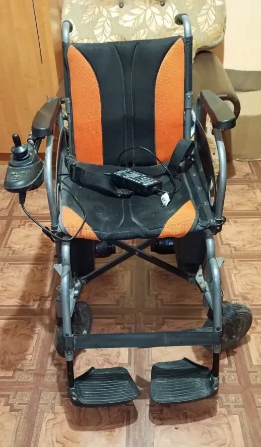 Інвалідна коляска з електроприводом