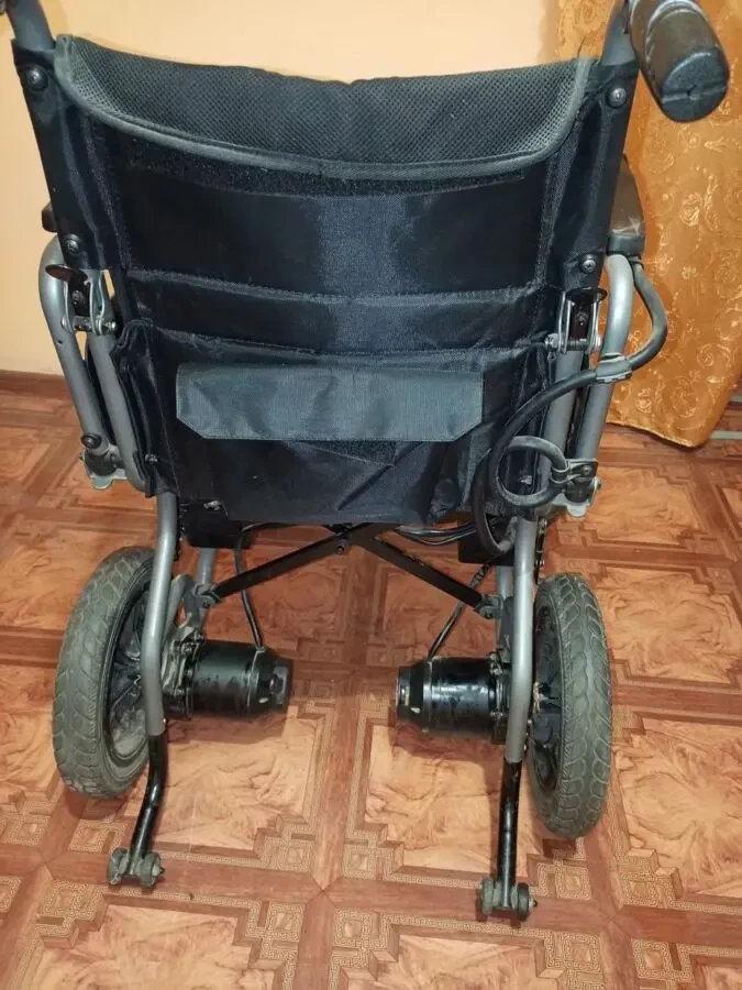 Інвалідна коляска з електроприводом 2