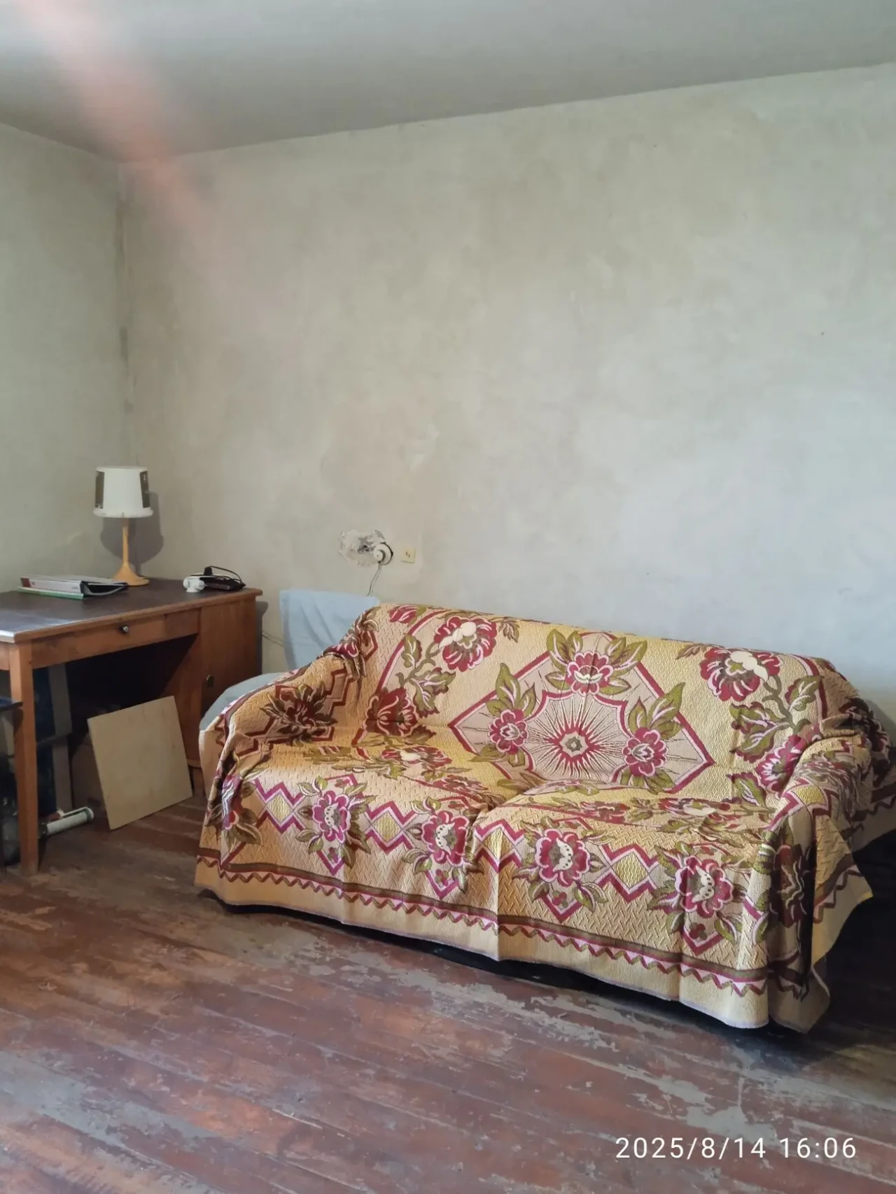 Комната с балконом без подселения во второй комнате студент 8