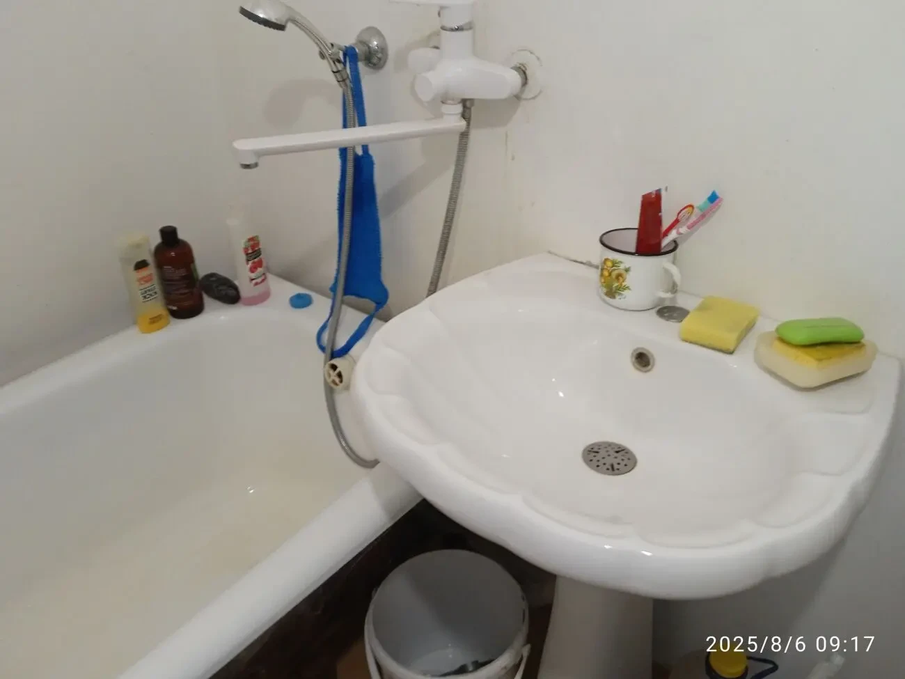 Комната с балконом без подселения во второй комнате студент 5