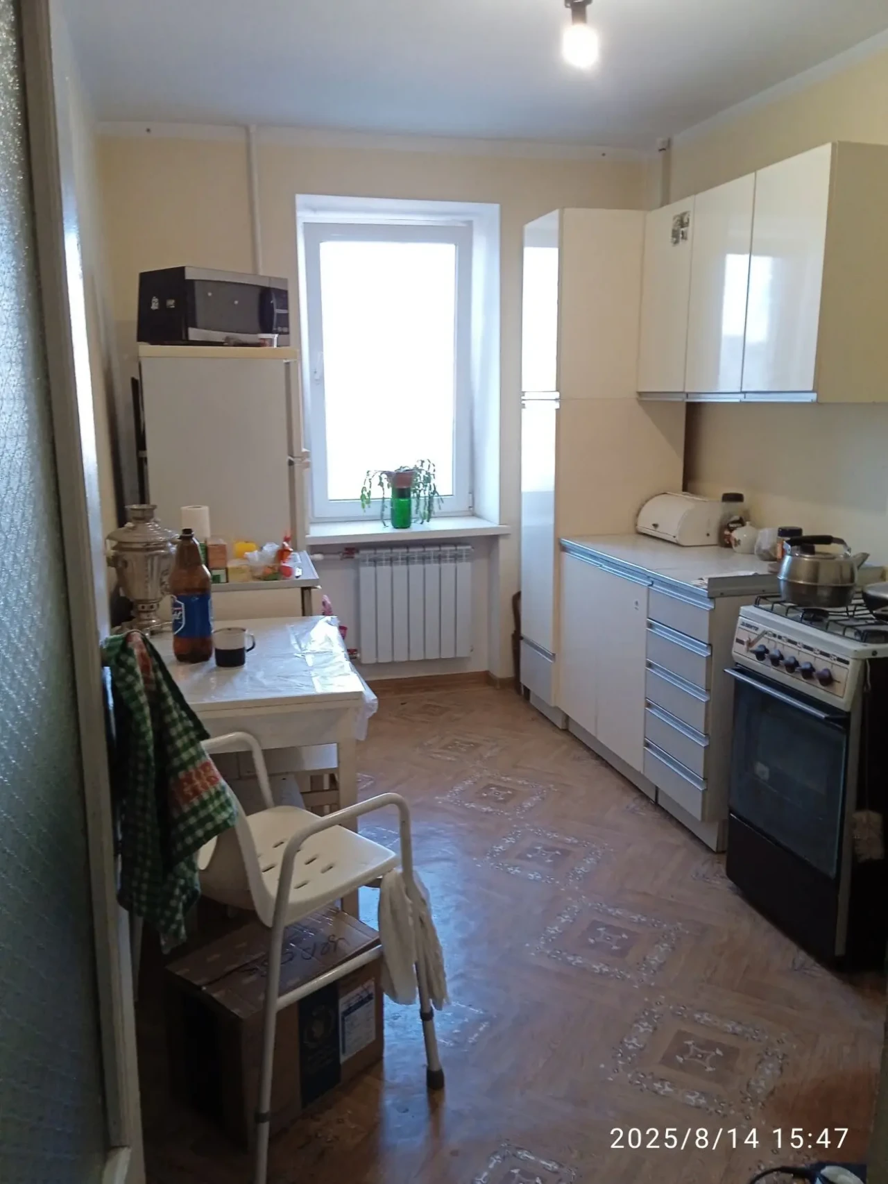 Комната с балконом без подселения во второй комнате студент