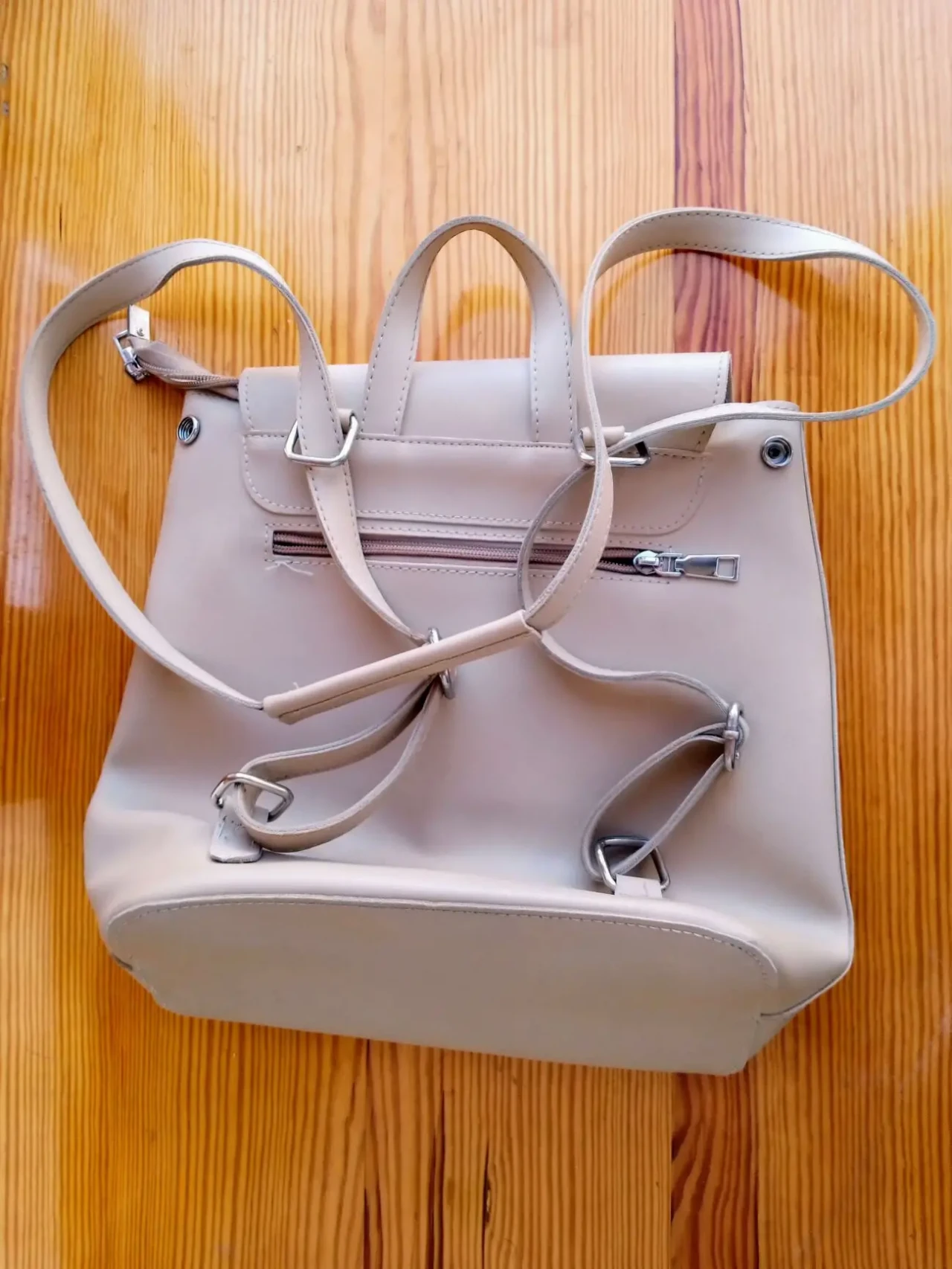 Бежевая сумка рюкзак, кожзам, лето, 5 карманов, молнии, девочке 2