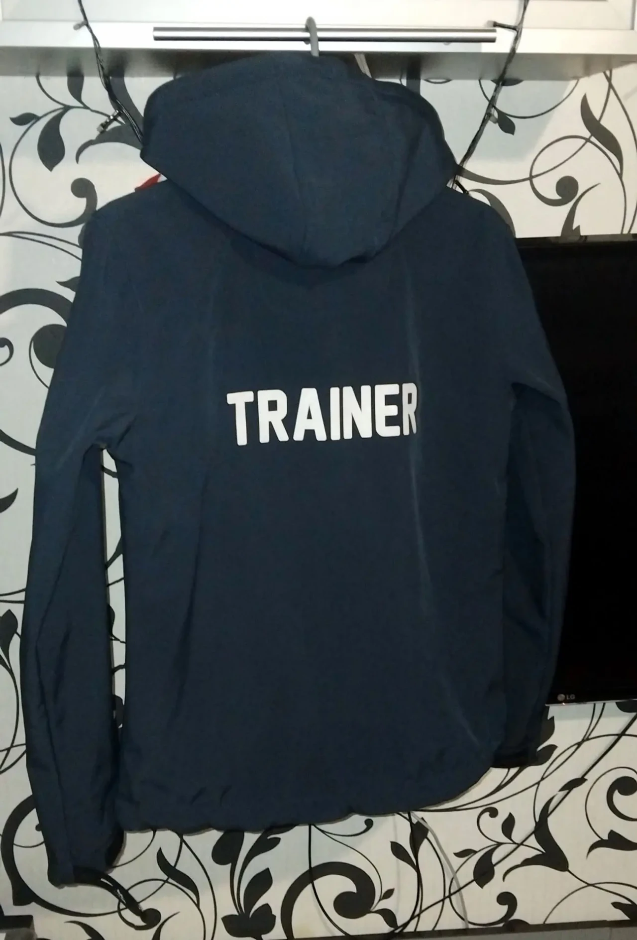 Спортивная ветровка 2