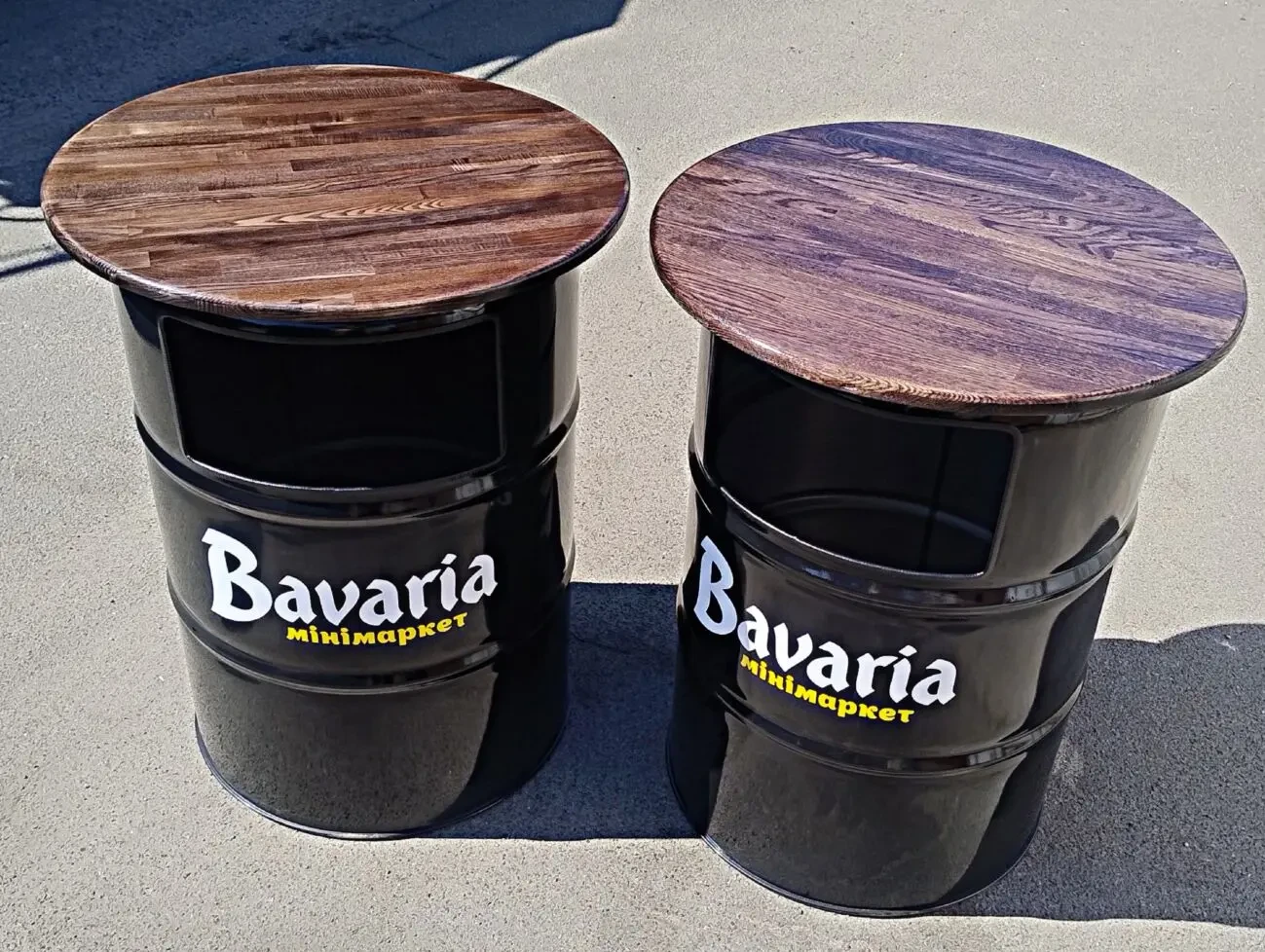 Урна-столик з металевої бочки з індивідуальним брендуванням для кафе