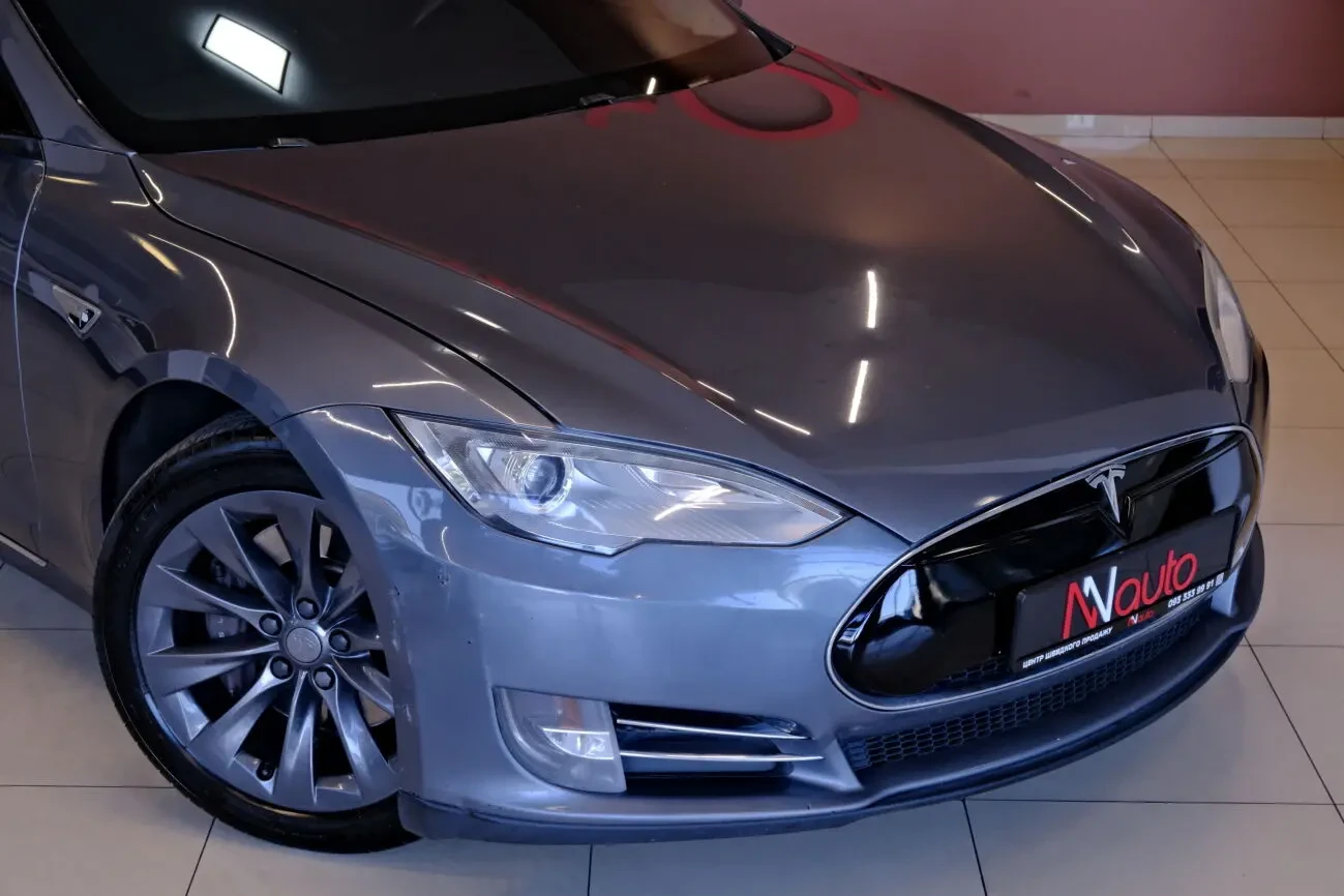 Tesla Model S P85 3