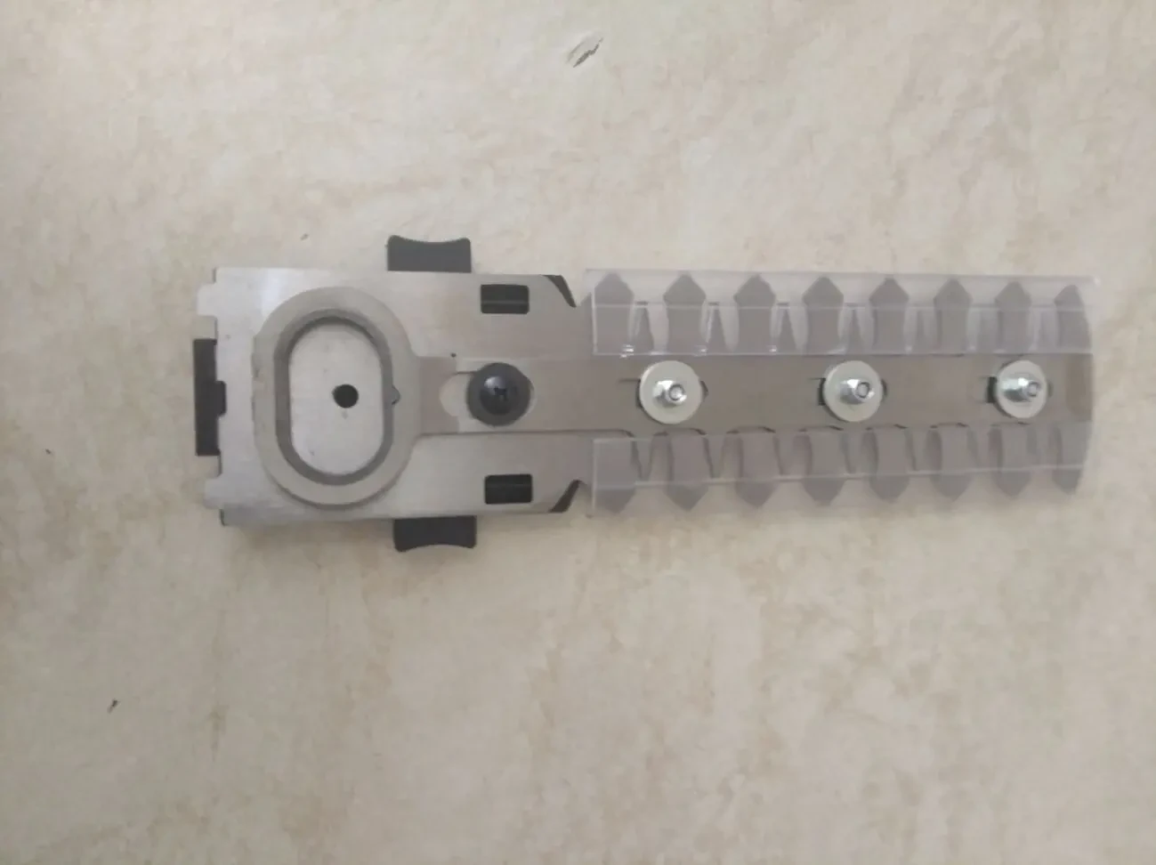 Кусторез аккумуляторный с двумя насадками. 5