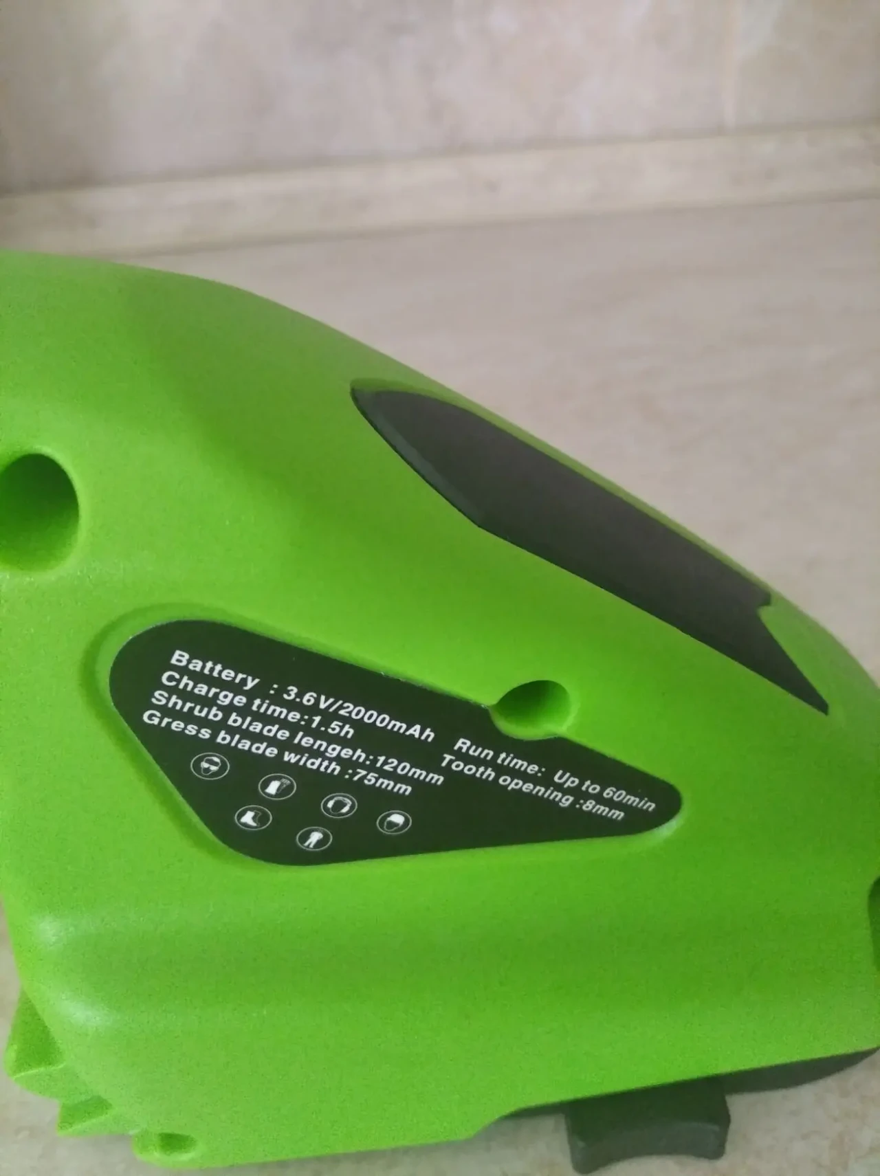 Кусторез аккумуляторный с двумя насадками. 7