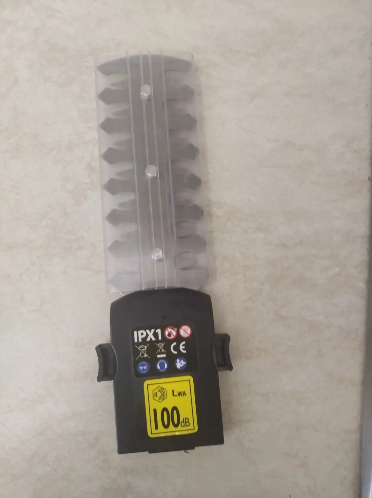 Кусторез аккумуляторный с двумя насадками. 6