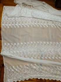 Тюль 430 на 275 см белая глянцевые цветы ажурные горизонтальные полосы