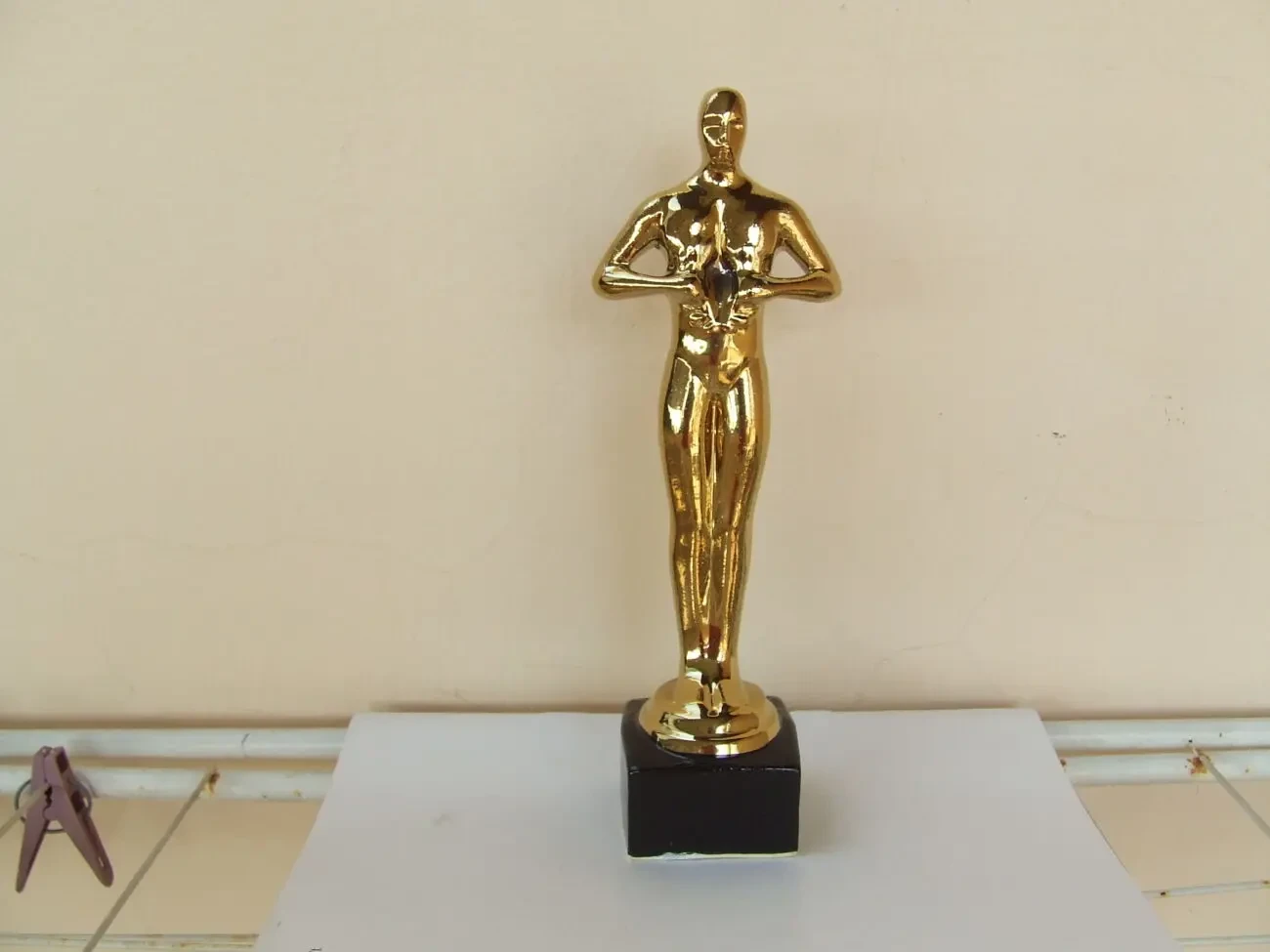 Керамика статуэтка Оскар в позолоте раз. 26 х 9 см. 2010 . гг.