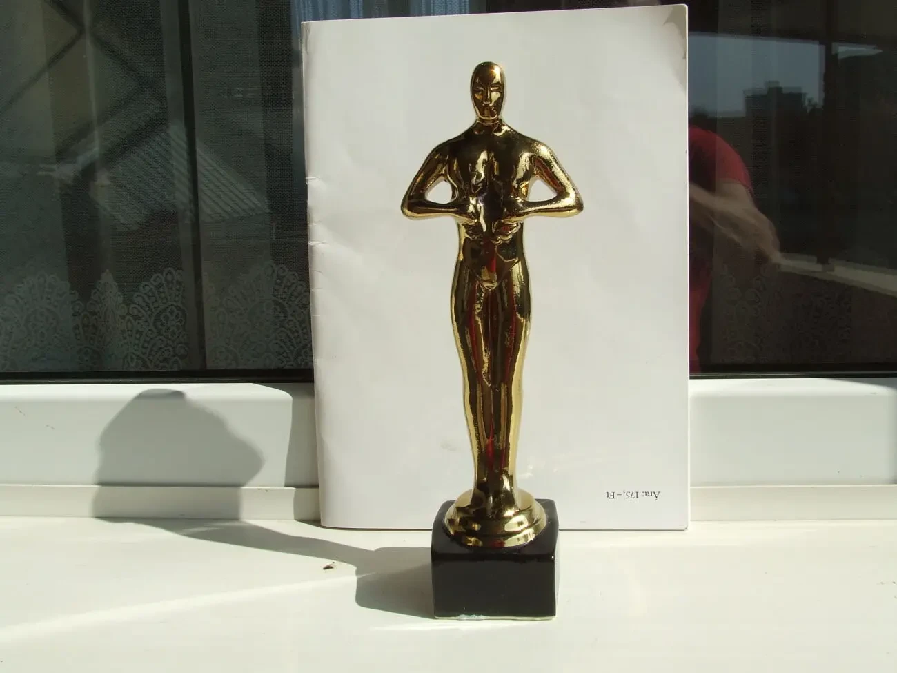 Керамика статуэтка Оскар в позолоте раз. 26 х 9 см. 2010 . гг. 4