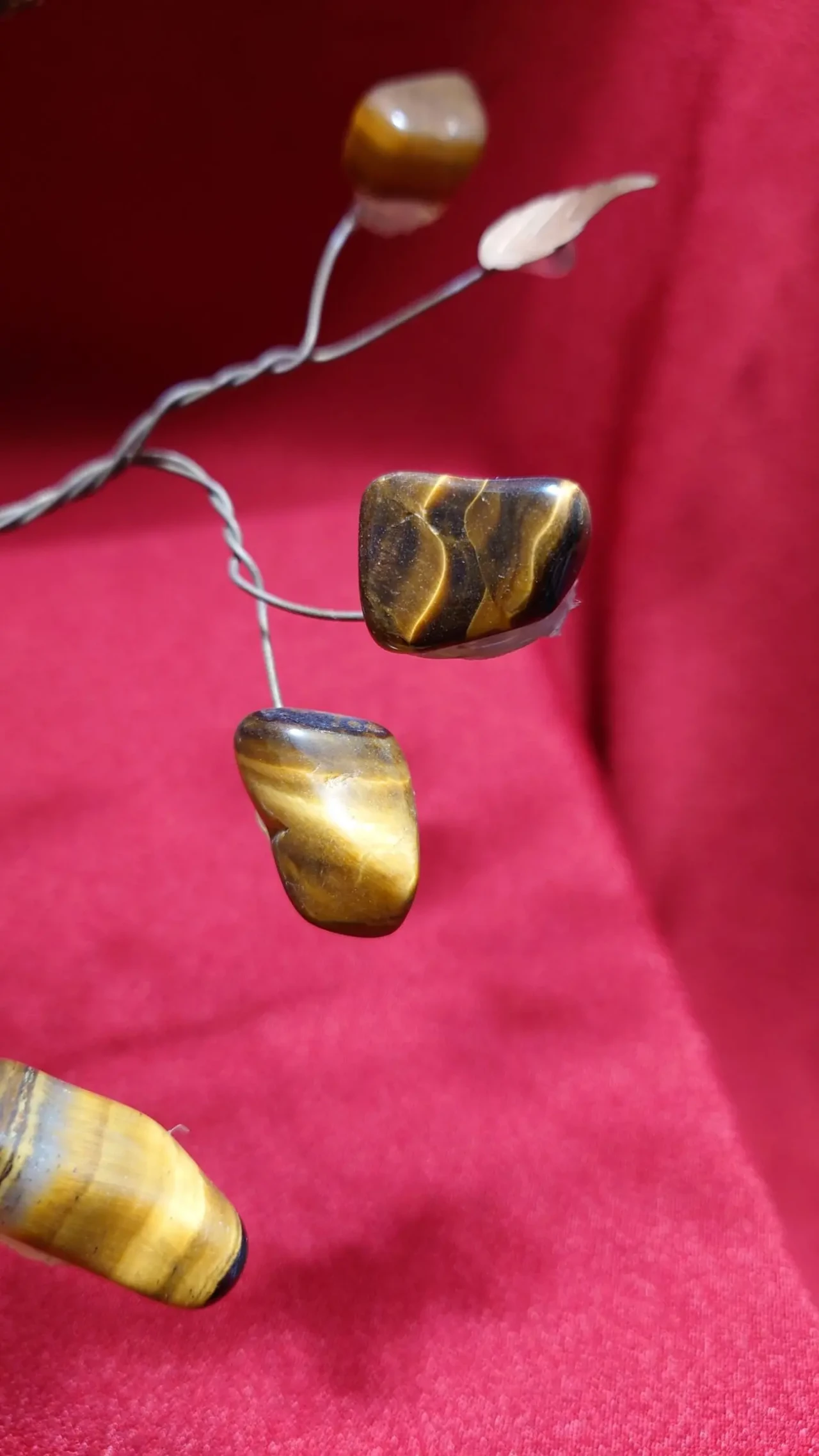 Декор. дерево из натурального камня Тигровый глаз. На счастье. 10