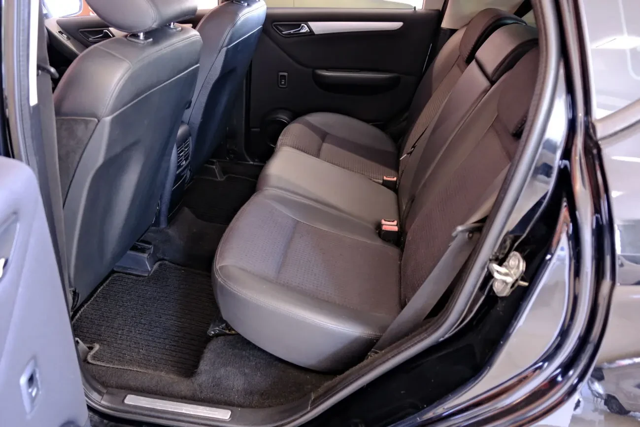 Mercedes-Benz A180 8