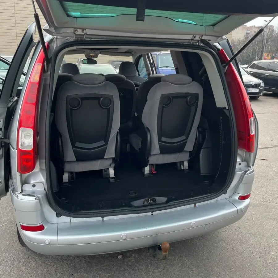 Автомобіль Citroen C8 8