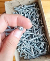 Саморез мелкий и гвозди длинные для забора набор