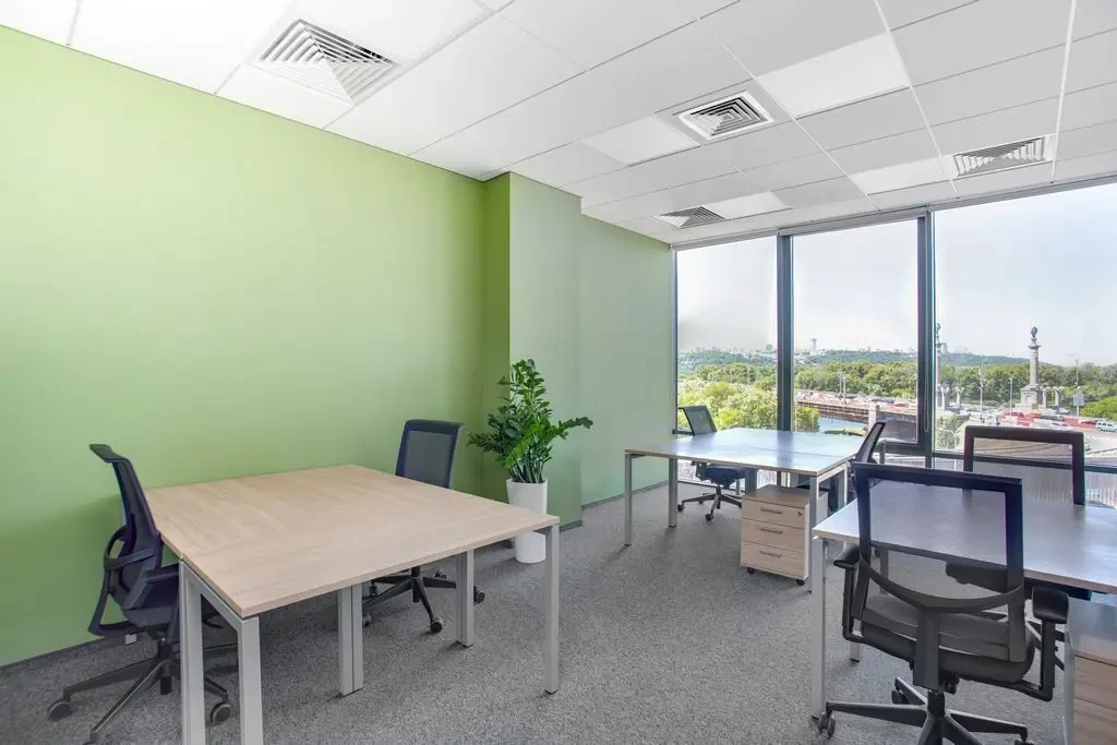 Обирайте власний стиль роботи - в бізнес-центрі Silver Breeze 4