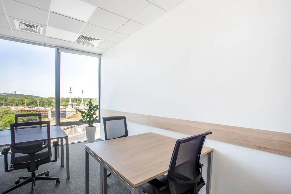 Обирайте власний стиль роботи - в бізнес-центрі Silver Breeze 6